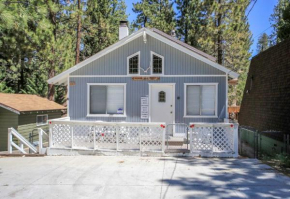 Bear Mountain Retreat - Walk to the Zoo or catch the shuttle to the slopes! Darts & arcade machine! Big Bear Lake